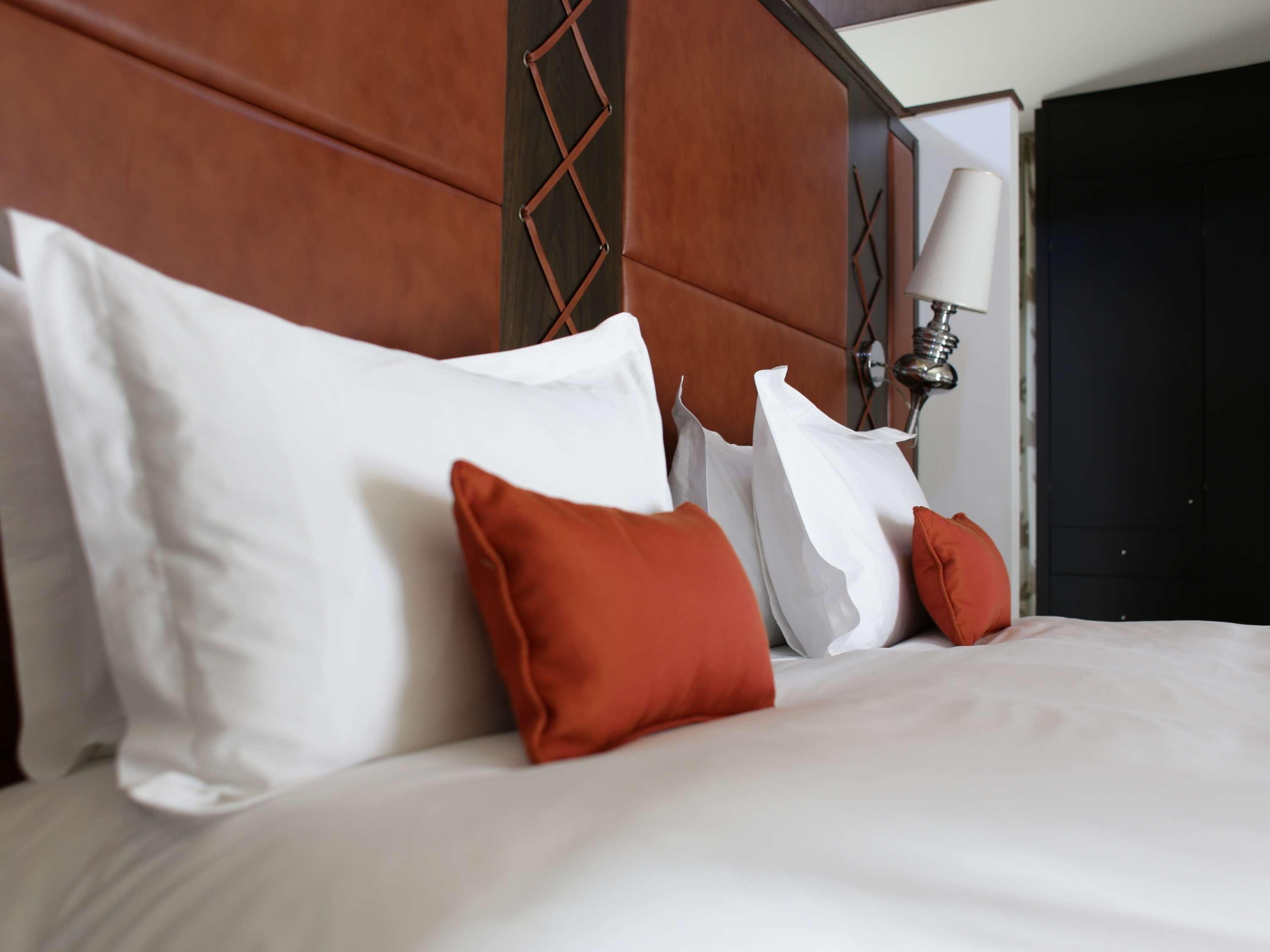 Sofitel Montevideo Casino Carrasco & Spa ภายนอก รูปภาพ A bed with pillows