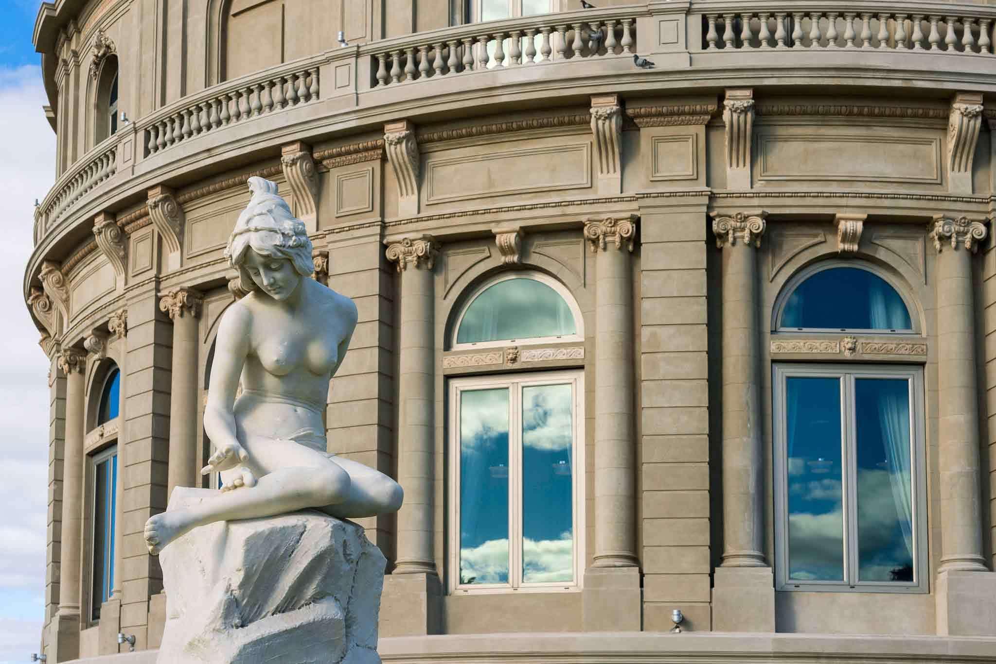 Sofitel Montevideo Casino Carrasco & Spa ภายนอก รูปภาพ The sculpture in 2011